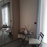 Street House *